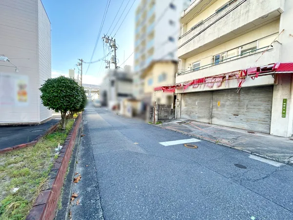 東側前面道路