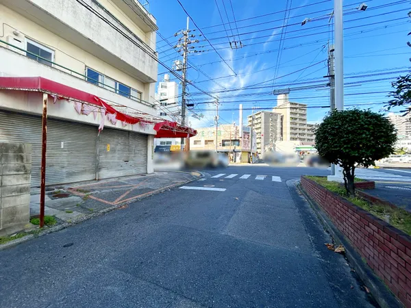 東側前面道路