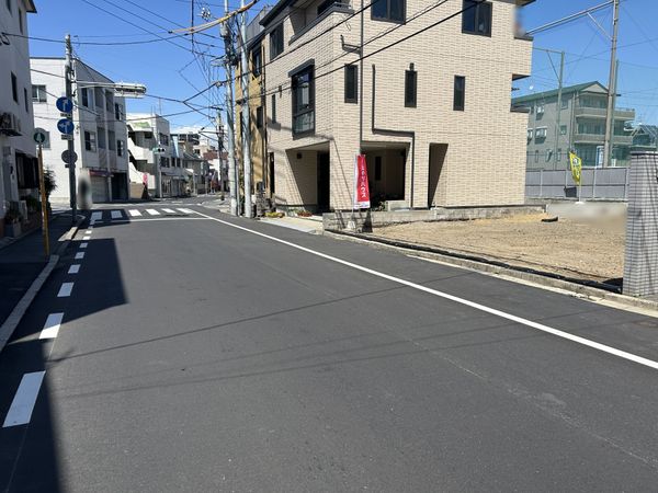 東本浦町 土地 前面道路含む外観