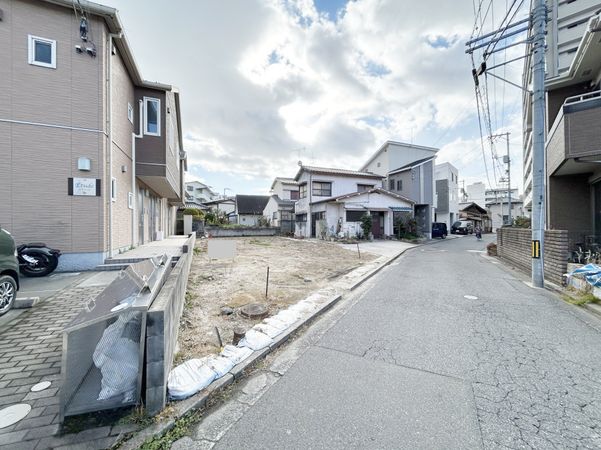 東霞町 土地 前面道路含む外観 東霞町 土地 前面道路含む外観