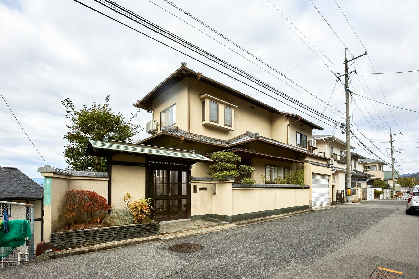 瀬戸ハイム二丁目 古家付土地 前面道路含む外観 前面道路含む外観