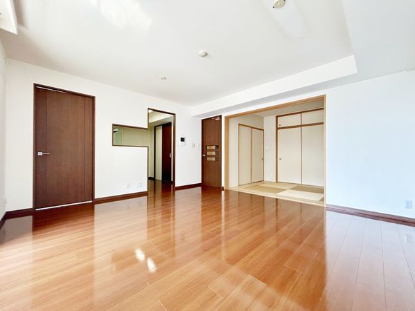 ライオンズヴィアーレ牛田旭 リビング