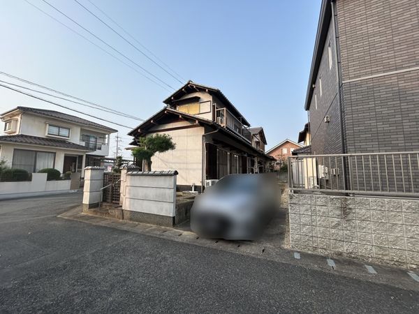 福島土地 前面道路含む外観