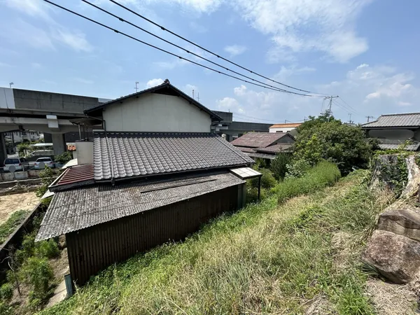 現地（南東側隣接地より撮影）