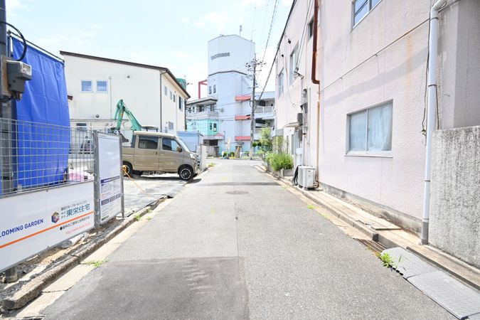 前面道路含む外観