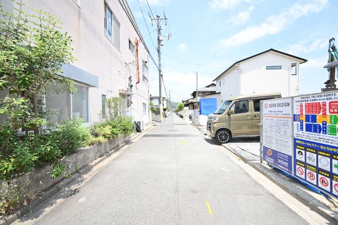 前面道路含む外観
