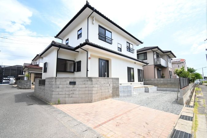 福井戸建 前面道路含む外観