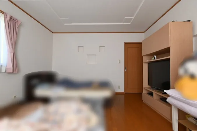 寝室には広々としたウォークインクローゼットがございます。