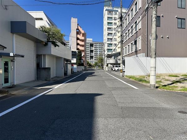 前面道路含む外観