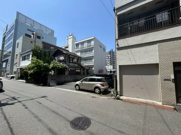 前面道路含む外観