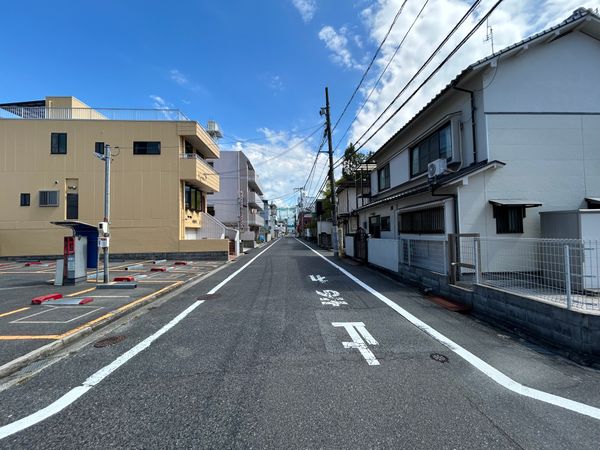 舟入川口町 古家付土地 前面道路含む外観 舟入川口町 古家付土地 前面道路含む外観
