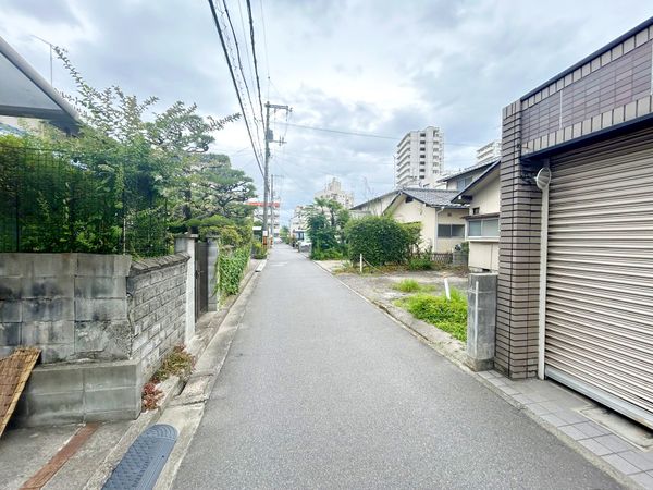 前面道路含む外観