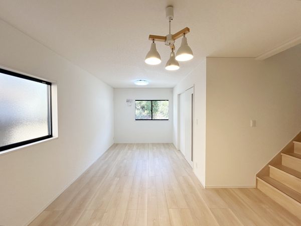 三滝本町1丁目 新築戸建 リビング