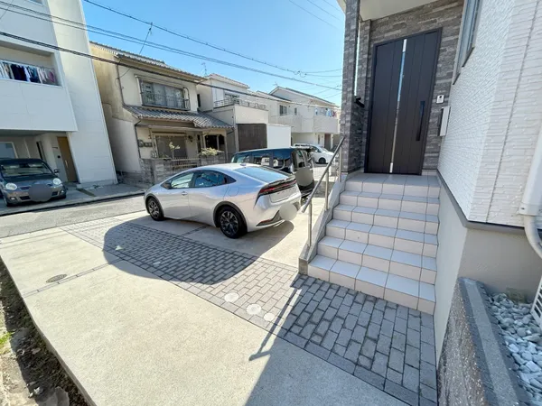 駐車場・玄関