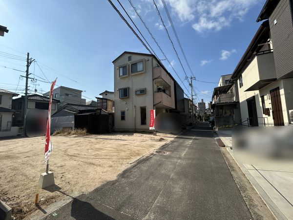 前面道路含む外観