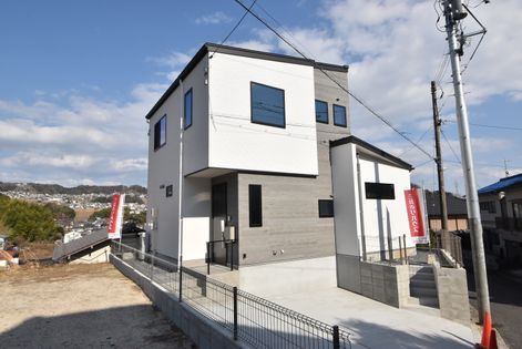 コンツェルトスクエア己斐上3丁目 外観