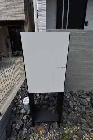 ご不在時にも荷物の受け取りは可能な宅配ボックス。