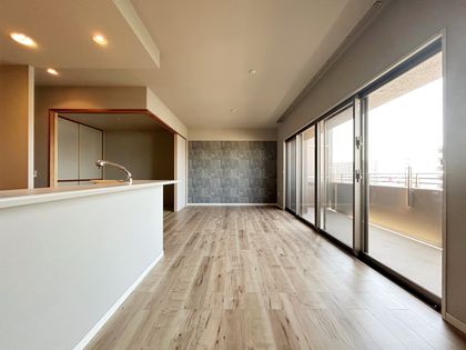 サーパスシティ江波 リビング