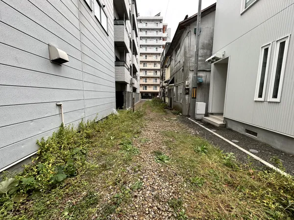 前面道路（私道幅員４ｍ）