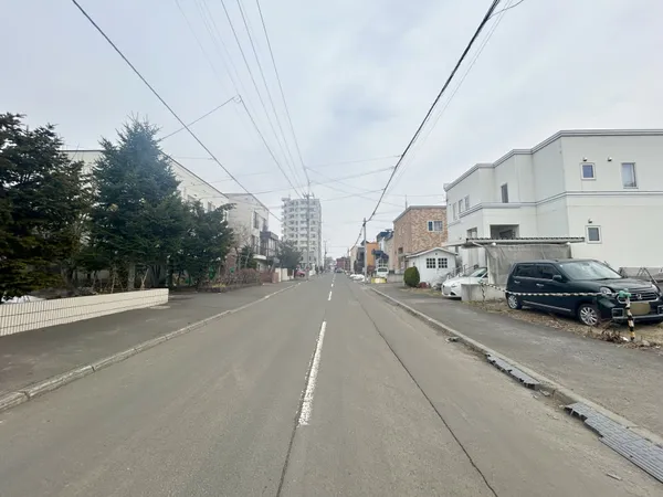 北側前面道路（幅員約10.9ｍ）