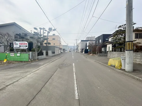 北側前面道路（幅員約10.9ｍ）
