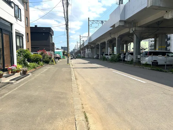 南西側前面道路（幅員約10.0ｍ）