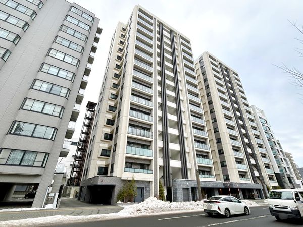 プレシス知事公館前 EAST 外観