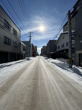 東側前面道路（幅員約10.9ｍ）