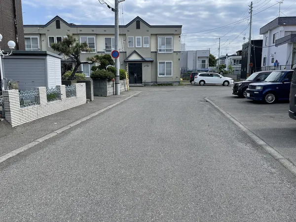 南東側前面道路市道幅員約８．０ｍ