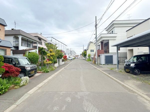北郷4条2丁目 土地 前面道路含む外観
