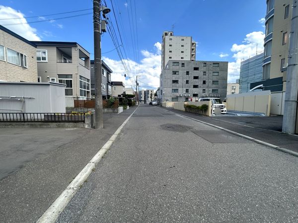 前面道路含む外観