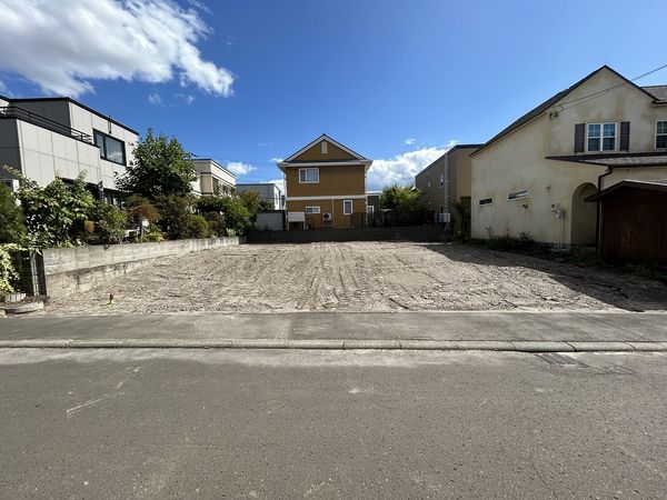 前面道路含む外観