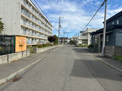 前面道路含む外観