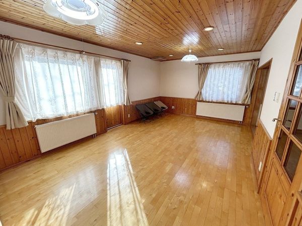 美しが丘2条2丁目 戸建 リビング