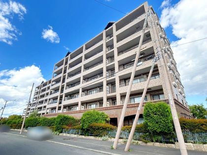 平岡フォレストタウン・ファミールハイツ 1番館 外観