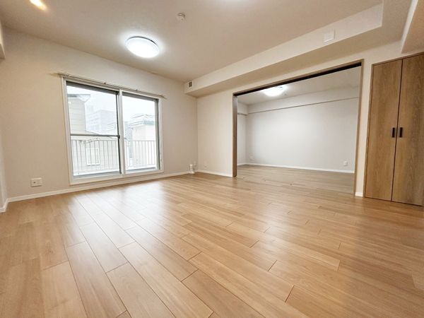 ロイヤルシャトー西岡 リビング ロイヤルシャトー西岡 リビング