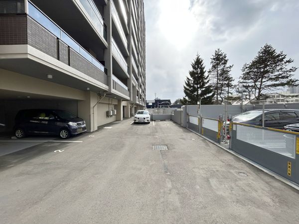 レーベン学園前Air Residence 駐車場 レーベン学園前Air Residence 駐車場