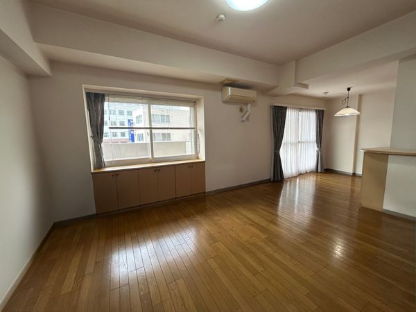 ラポール学園前 4号館 リビング