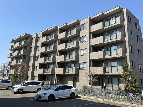 平岡公園ファミールハイツ 参番館 外観 平岡公園ファミールハイツ 参番館 外観