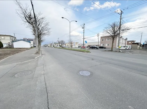 南東側前面道路