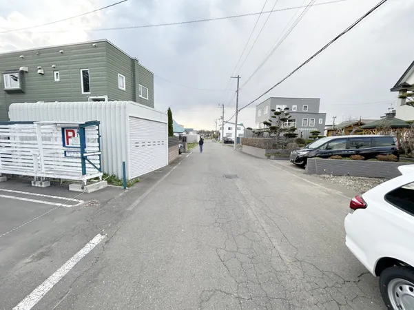 北東側前面道路