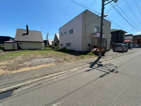 前面道路含む外観