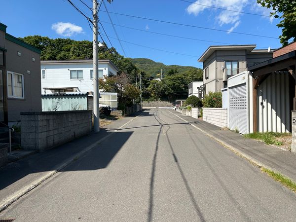 前面道路含む外観