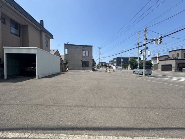 前面道路含む外観