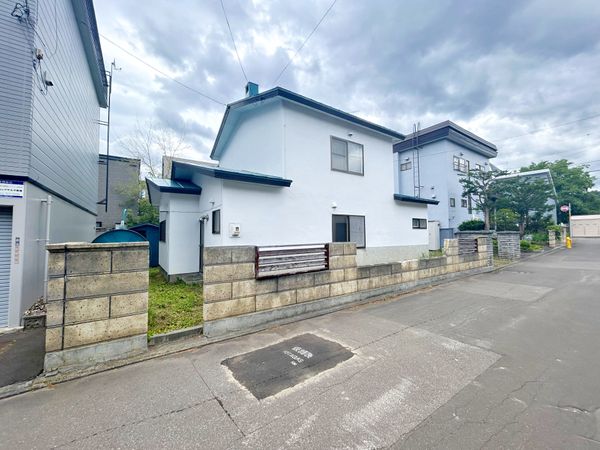 前面道路含む外観