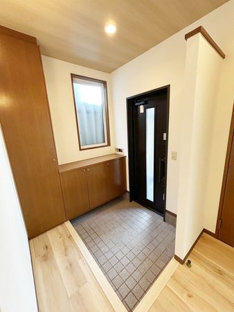 西野8条1丁目 戸建 玄関 西野8条1丁目 戸建 玄関