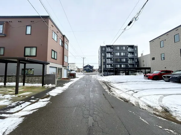 北西側前面道路