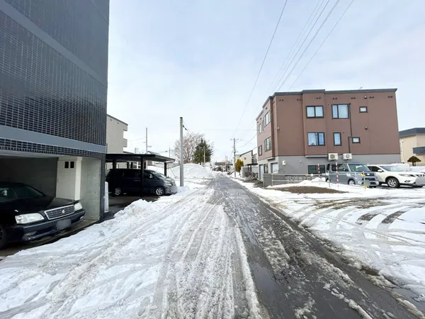 北西側前面道路