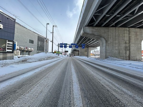 北34条東27丁目 戸建 前面道路含む外観 北34条東27丁目 戸建 前面道路含む外観