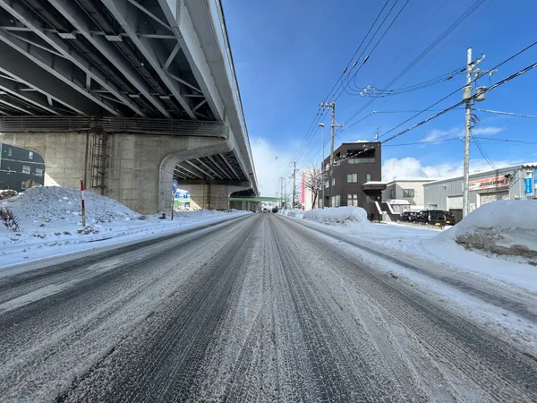 南西側前面道路「国道２７４号線」